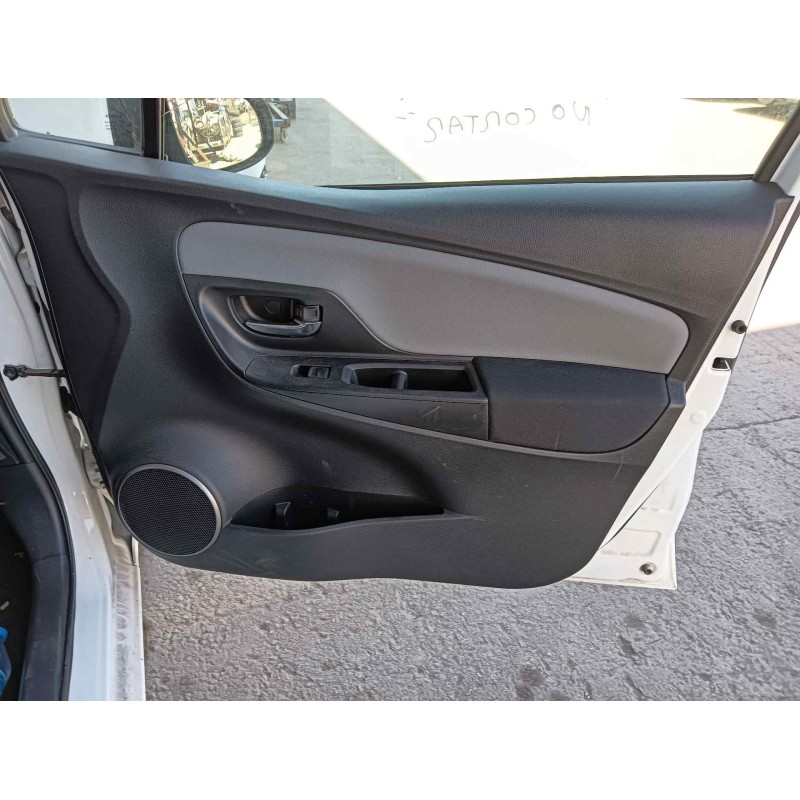 Recambio de guarnecido puerta delantera derecha para toyota yaris active referencia OEM IAM 677630D130 676100DK20C5 