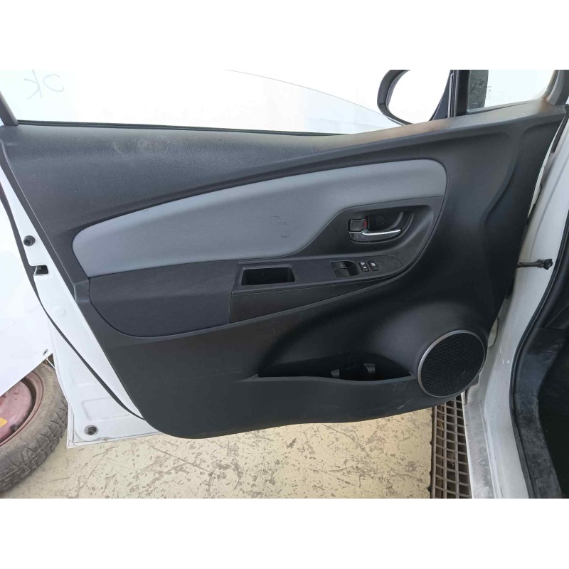 Recambio de guarnecido puerta delantera izquierda para toyota yaris active referencia OEM IAM 676200DK00C5  