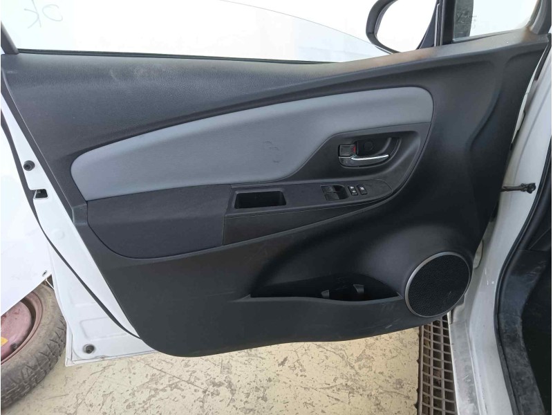 Recambio de guarnecido puerta delantera izquierda para toyota yaris active referencia OEM IAM 676200DK00C5  