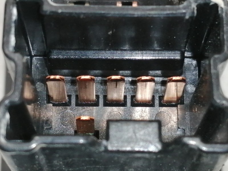 Recambio de mando elevalunas trasero derecho para nissan x-trail (t31) le referencia OEM IAM 82960JG00A  