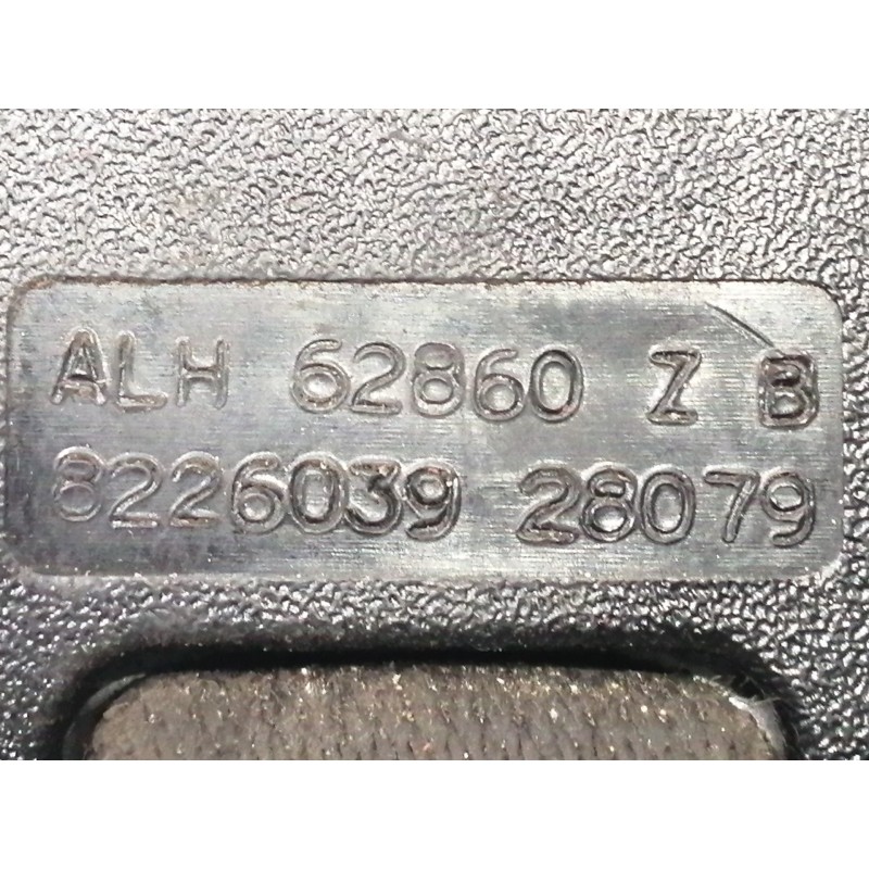 Recambio de enganche cinturon trasero izquierdo para bmw serie 3 berlina (e46) 320d referencia OEM IAM 8233291LH 8226039 