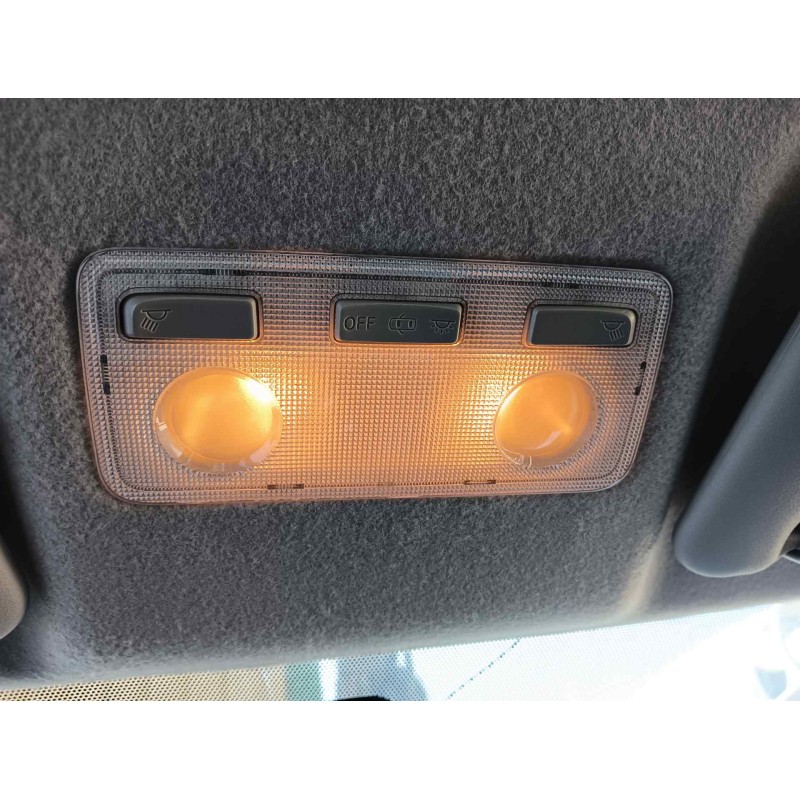 Recambio de luz interior para toyota yaris active referencia OEM IAM 812600D070  