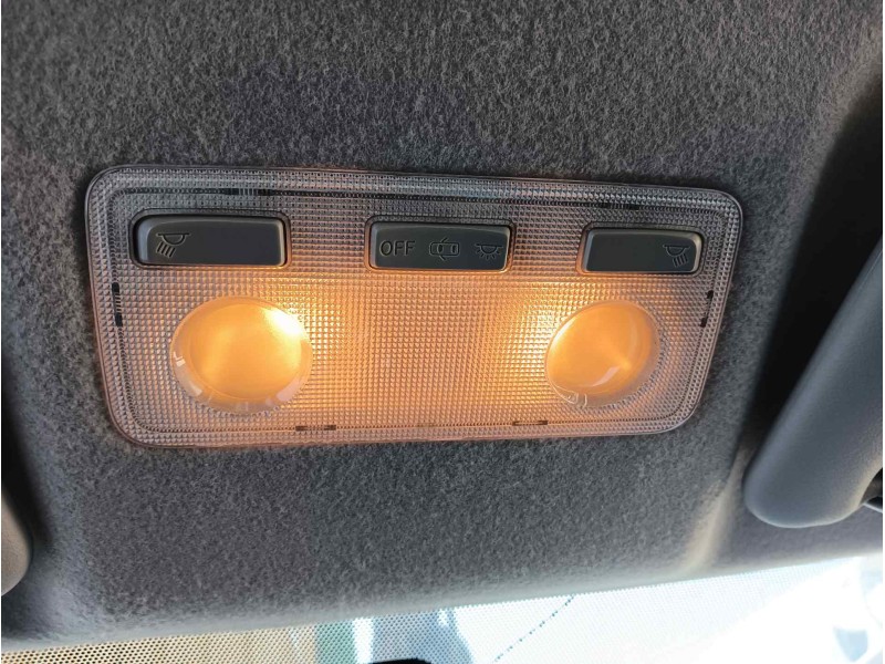 Recambio de luz interior para toyota yaris active referencia OEM IAM 812600D070  