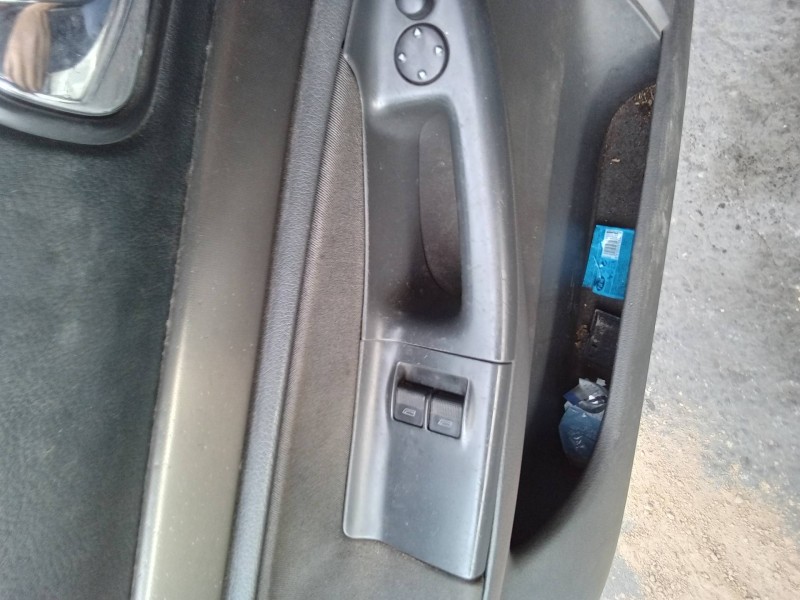 Recambio de mando elevalunas delantero izquierdo para audi a4 berlina (b5) 1.8 referencia OEM IAM 8D1959515  