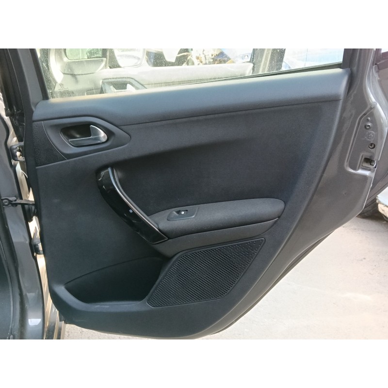 Recambio de guarnecido puerta trasera derecha para peugeot 208 i (ca_, cc_) 1.2 thp 110 referencia OEM IAM   