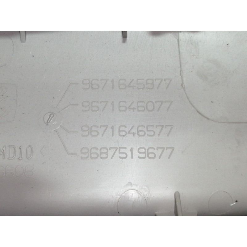 Recambio de luz interior para citroën c4 lim. collection referencia OEM IAM 9671645977 9671646077 / 9665778780 9671646577