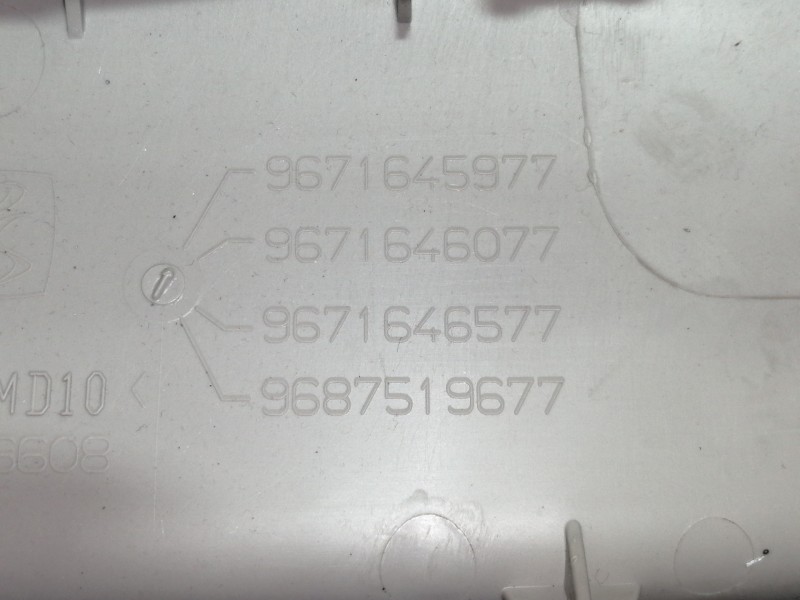 Recambio de luz interior para citroën c4 lim. collection referencia OEM IAM 9671645977 9671646077 / 9665778780 9671646577