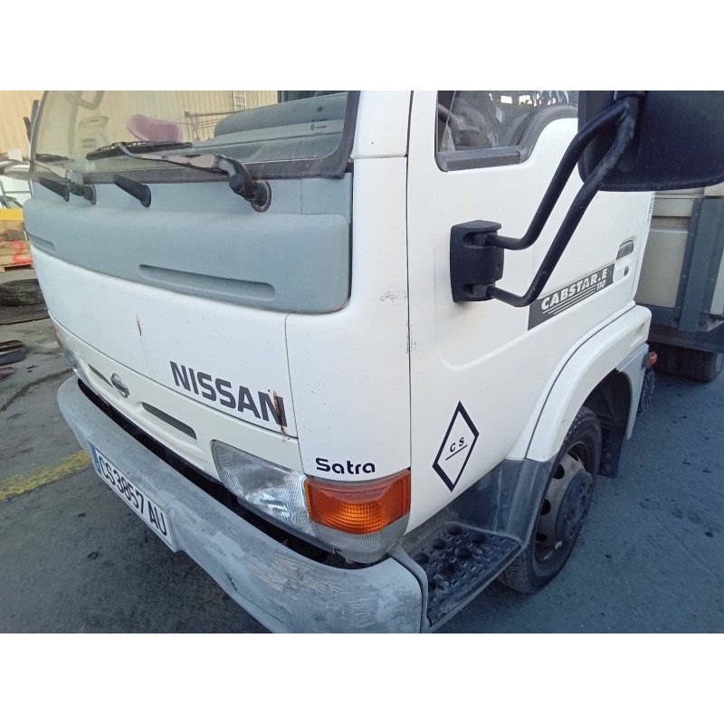 Recambio de aleta delantera izquierda para nissan cabstar e tl35-1 referencia OEM IAM   