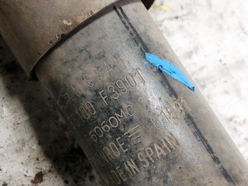 Recambio de amortiguador delantero izquierdo para nissan cabstar e tl35-1 referencia OEM IAM 56100F3901 96060MC 