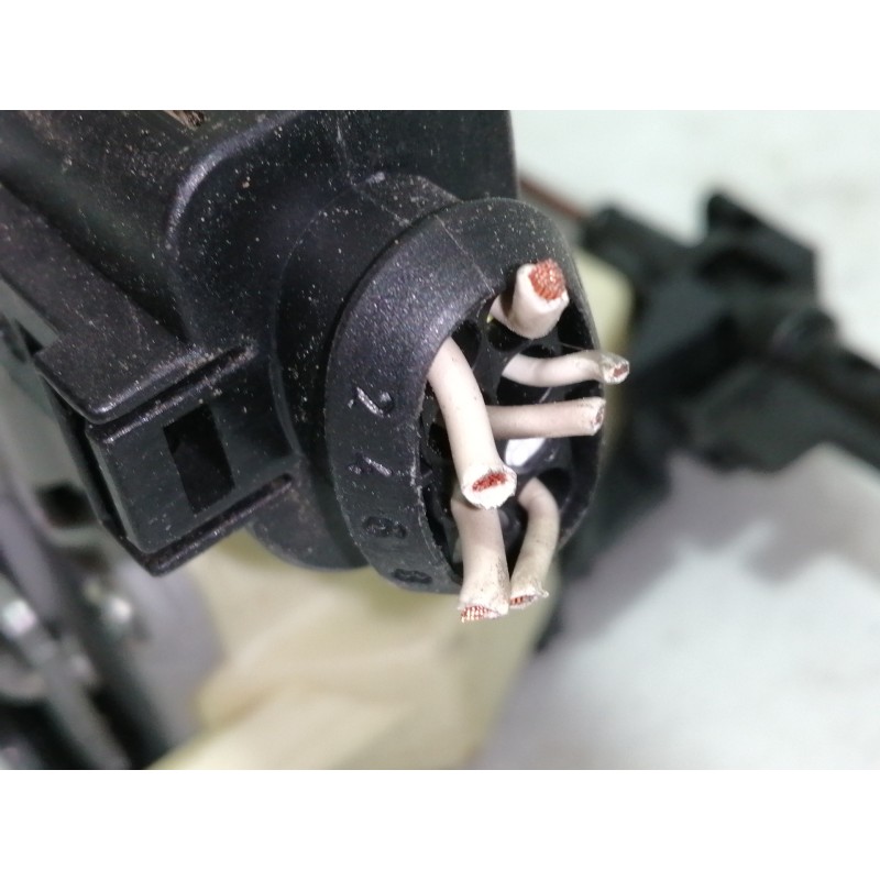 Recambio de cerradura puerta trasera izquierda para volkswagen passat berlina (3c2) highline referencia OEM IAM 3C48939015A  ELE