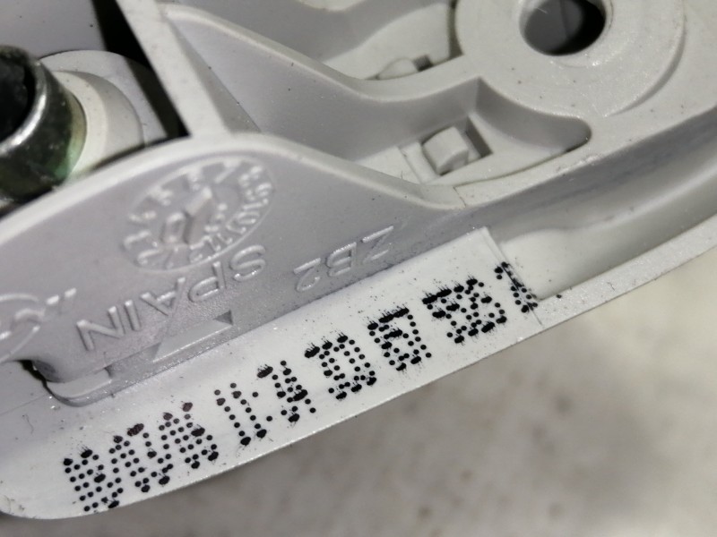 Recambio de parasol derecho para volkswagen passat berlina (3c2) highline referencia OEM IAM 3C0857552S  