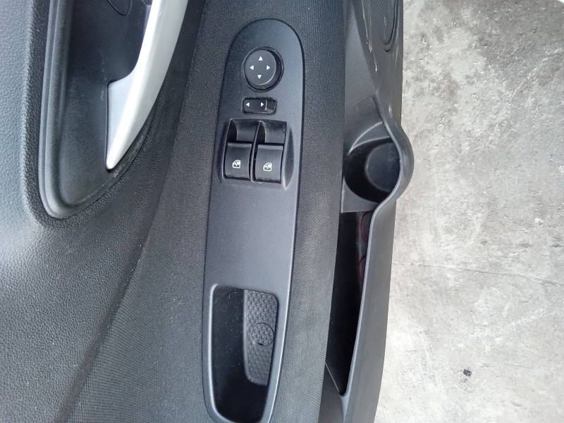 Recambio de mando elevalunas delantero izquierdo para fiat punto (199) easy referencia OEM IAM 735500050  