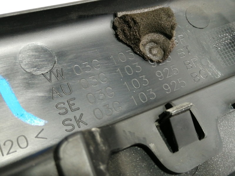 Recambio de tapa motor para volkswagen passat berlina (3c2) highline referencia OEM IAM 03G103925  