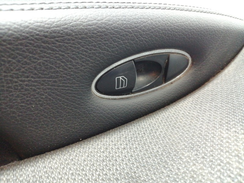 Recambio de guarnecido puerta delantera derecha para mercedes-benz clase e (w211) berlina e 220 cdi (211.008) referencia OEM IAM