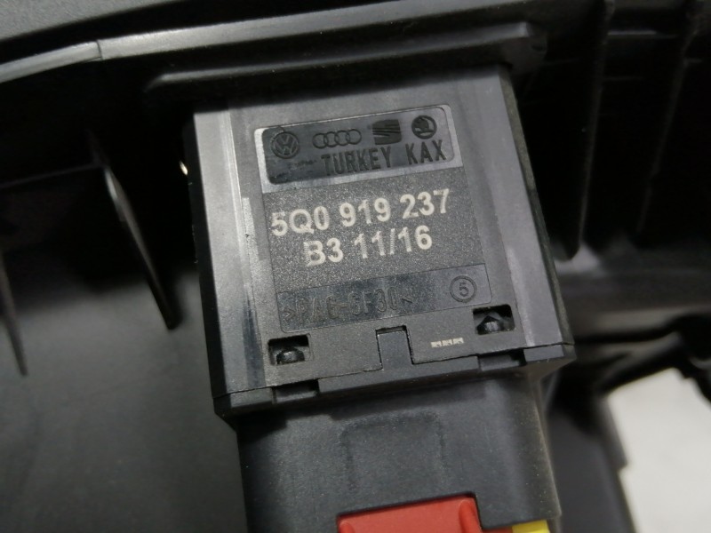 Recambio de guantera para skoda fabia like referencia OEM IAM 6V1857097H 6V1857097M 6V1857097N 6V1857097P 6V1857097Q 6V1857097R 