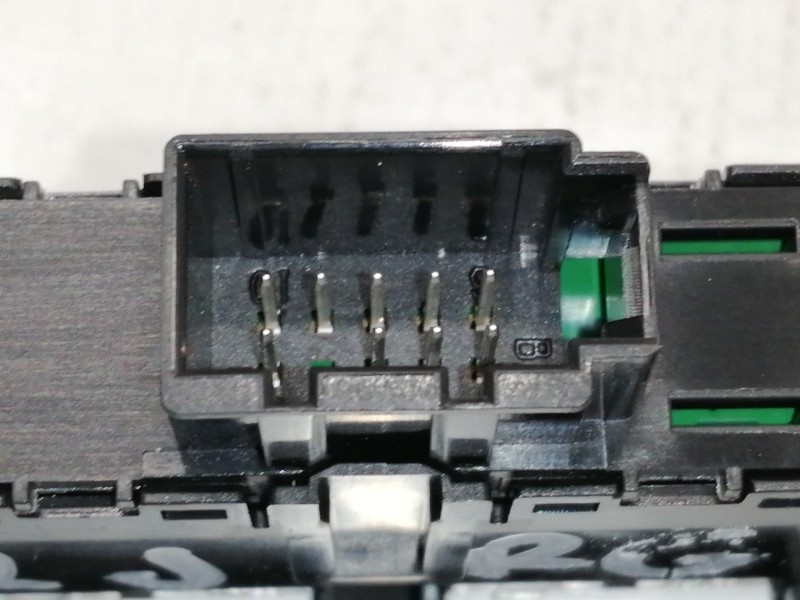 Recambio de warning para skoda fabia like referencia OEM IAM 6V0927132A 03498508102 5116001327777001