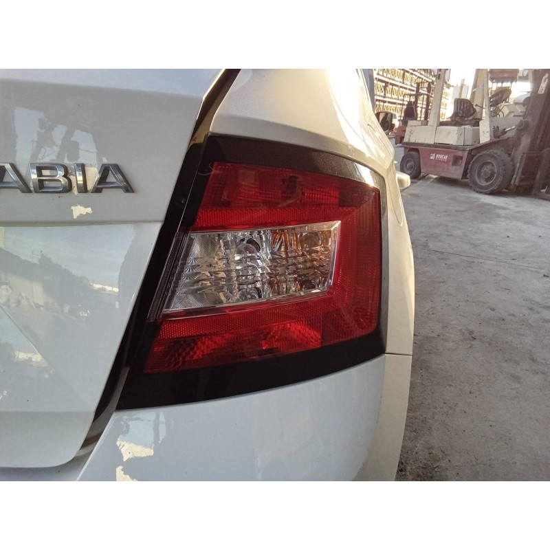 Recambio de piloto trasero derecho para skoda fabia like referencia OEM IAM 6V6945096 62421902 