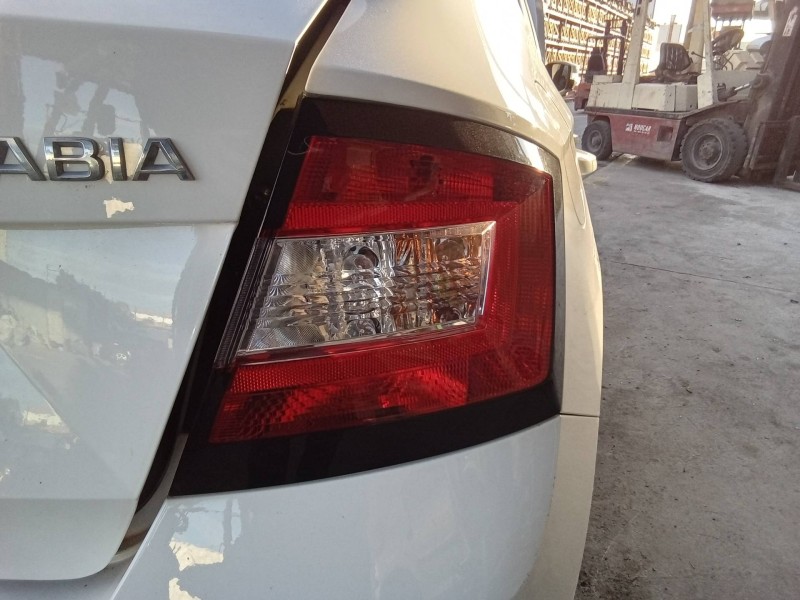 Recambio de piloto trasero derecho para skoda fabia like referencia OEM IAM 6V6945096 62421902 