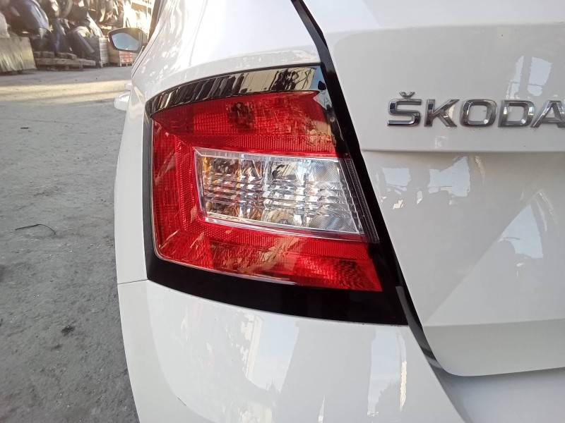 Recambio de piloto trasero izquierdo para skoda fabia like referencia OEM IAM 6V6945095 62421901 