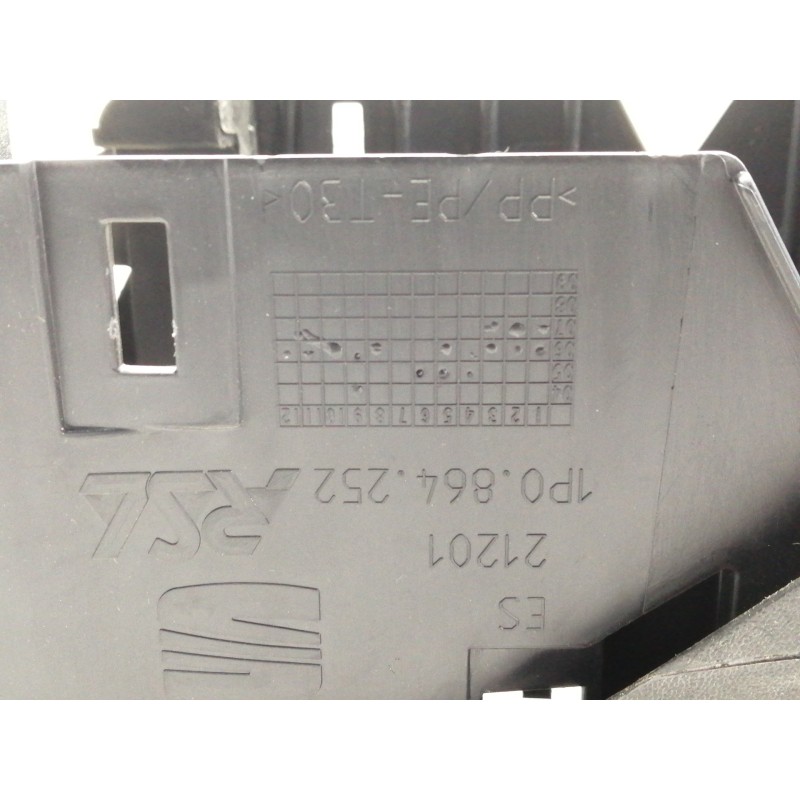 Recambio de apoyabrazos central para seat leon (1p1) comfort limited referencia OEM IAM 1P0864252 1P0863241C 5P0947559GC