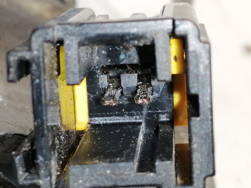 Recambio de enganche cinturon trasero izquierdo para citroën c4 lim. seduction referencia OEM IAM 96748537XT 306903500021AE 