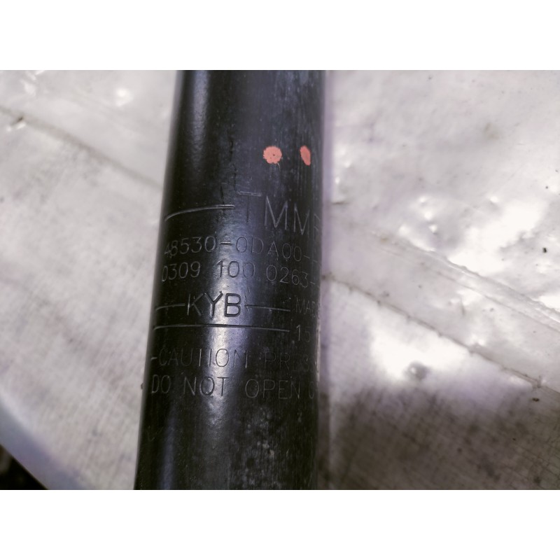 Recambio de amortiguador trasero derecho para toyota yaris active referencia OEM IAM 485300DA00 03091000263 151126B2 