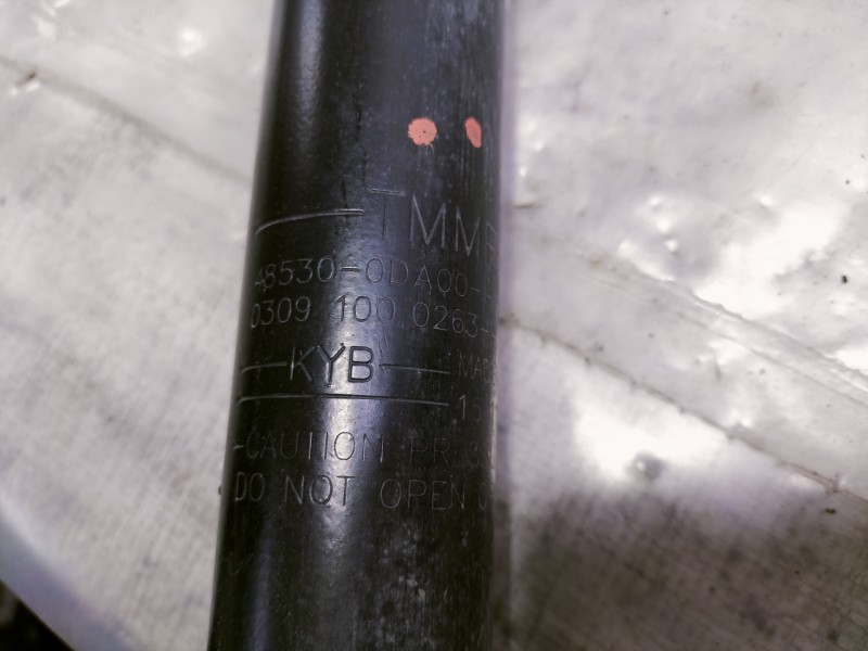 Recambio de amortiguador trasero derecho para toyota yaris active referencia OEM IAM 485300DA00 03091000263 151126B2 