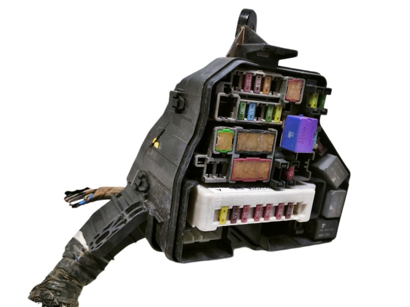 Recambio de caja reles / fusibles para toyota yaris active referencia OEM IAM 821150DF70B  