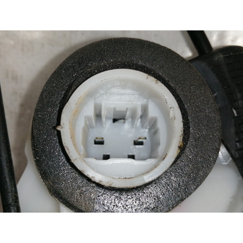 Recambio de cerradura puerta trasera derecha para toyota yaris active referencia OEM IAM U2014110F2 151010 