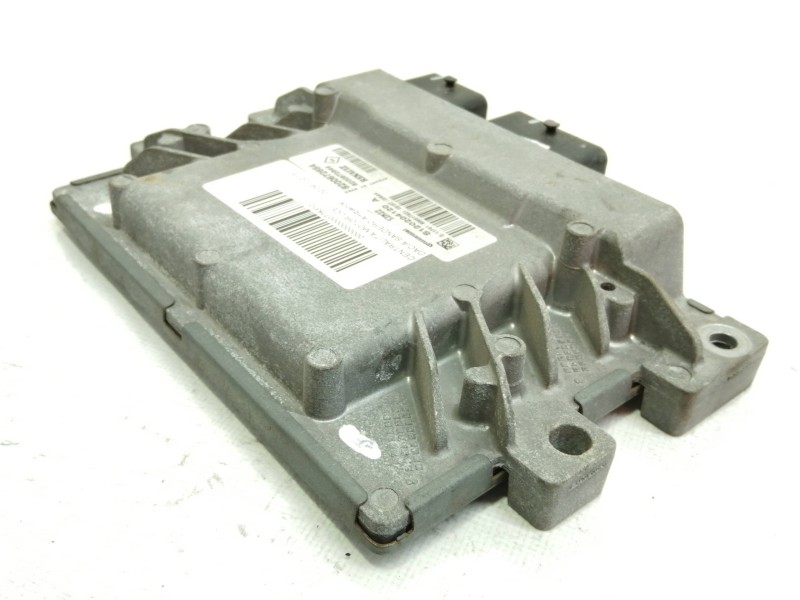 Recambio de centralita motor uce para dacia sandero ambiance referencia OEM IAM 8200672654  