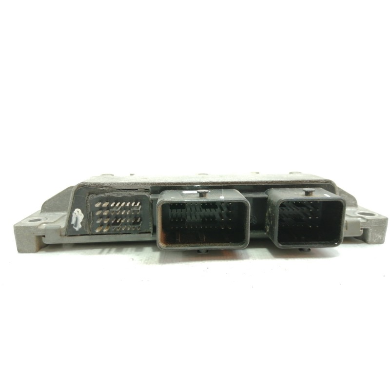 Recambio de centralita motor uce para dacia sandero ambiance referencia OEM IAM 8200672654  