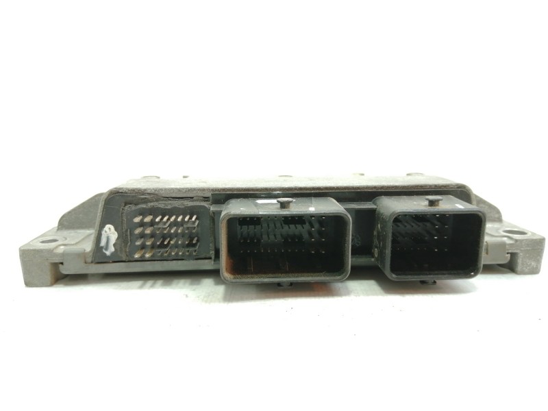 Recambio de centralita motor uce para dacia sandero ambiance referencia OEM IAM 8200672654  