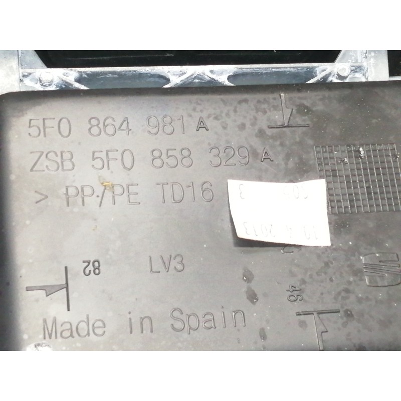 Recambio de apoyabrazos central para seat leon (5f1) style referencia OEM IAM 5F0864981A  