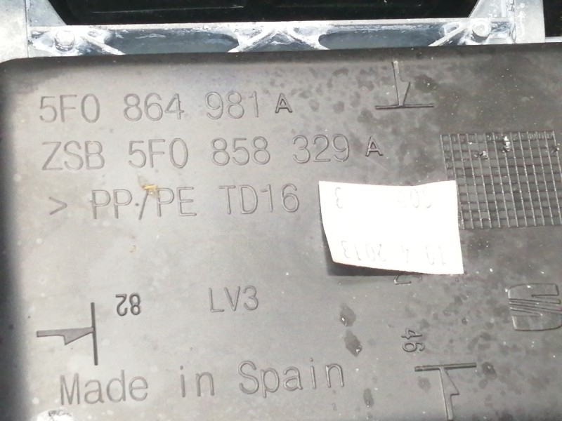 Recambio de apoyabrazos central para seat leon (5f1) style referencia OEM IAM 5F0864981A  