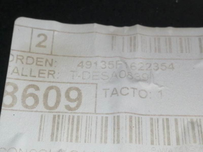 Recambio de apoyabrazos central para seat leon (5f1) style referencia OEM IAM 5F0864981A  