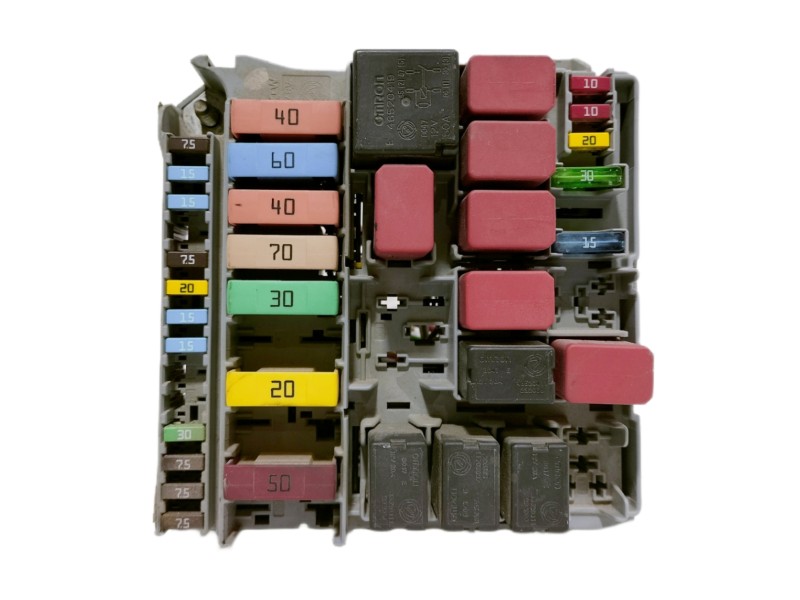 Recambio de caja reles / fusibles para fiat 500 cabrio (150) lounge referencia OEM IAM 51781452  