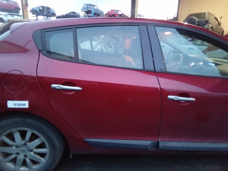 Recambio de puerta trasera derecha para renault megane iii berlina 5 p dynamique referencia OEM IAM COMPLETA  