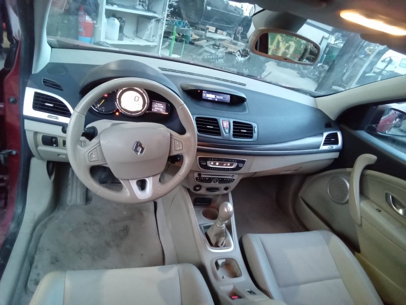 Recambio de salpicadero para renault megane iii berlina 5 p dynamique referencia OEM IAM 681000023R 285900006R 985250003R 609768