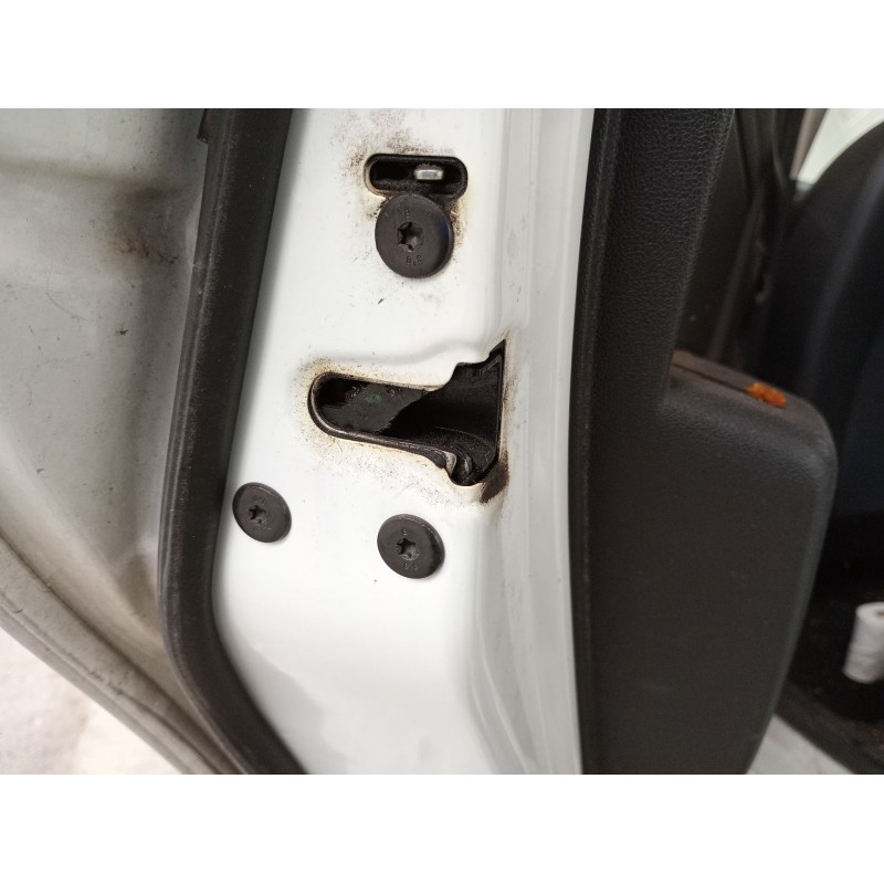 Recambio de cerradura puerta trasera izquierda para dacia duster ambiance 4x2 referencia OEM IAM   