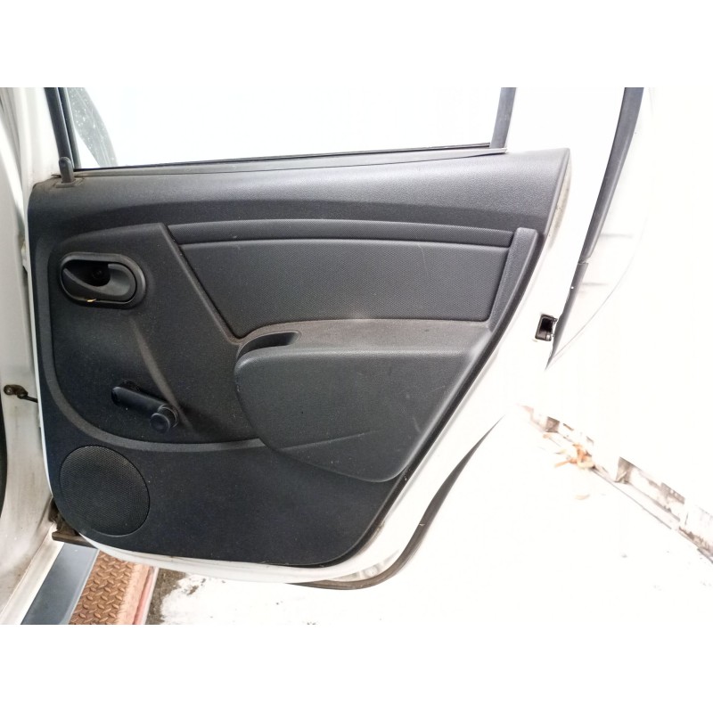 Recambio de guarnecido puerta trasera derecha para dacia duster ambiance 4x2 referencia OEM IAM   