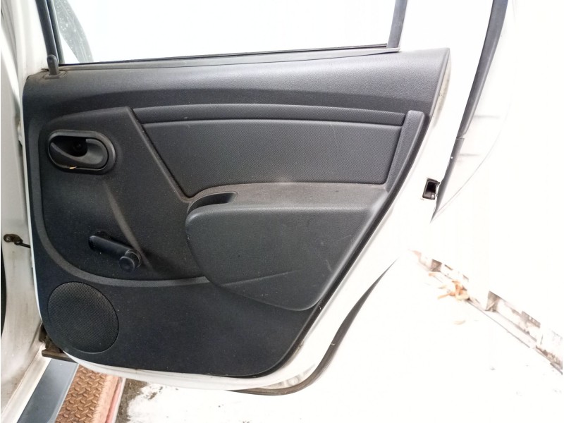 Recambio de guarnecido puerta trasera derecha para dacia duster ambiance 4x2 referencia OEM IAM   