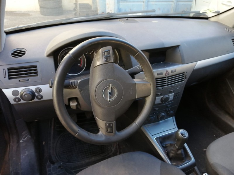 opel astra h berlina del año 2007