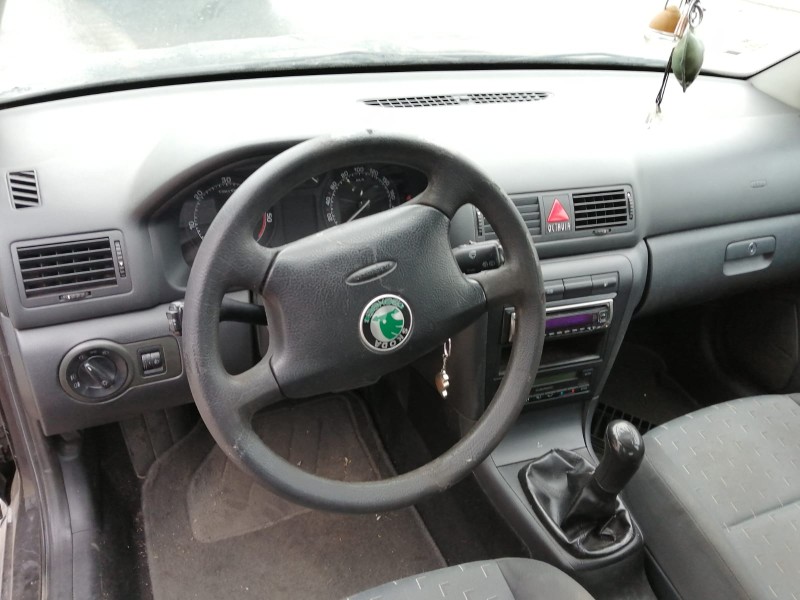 skoda octavia berlina (1u2) del año 2008