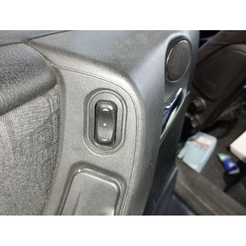 Recambio de mando elevalunas trasero izquierdo para opel zafira a elegance referencia OEM IAM   