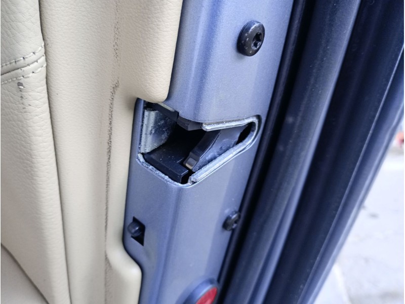 Recambio de cerradura puerta trasera derecha para bmw serie 5 touring (e61) 530d referencia OEM IAM   