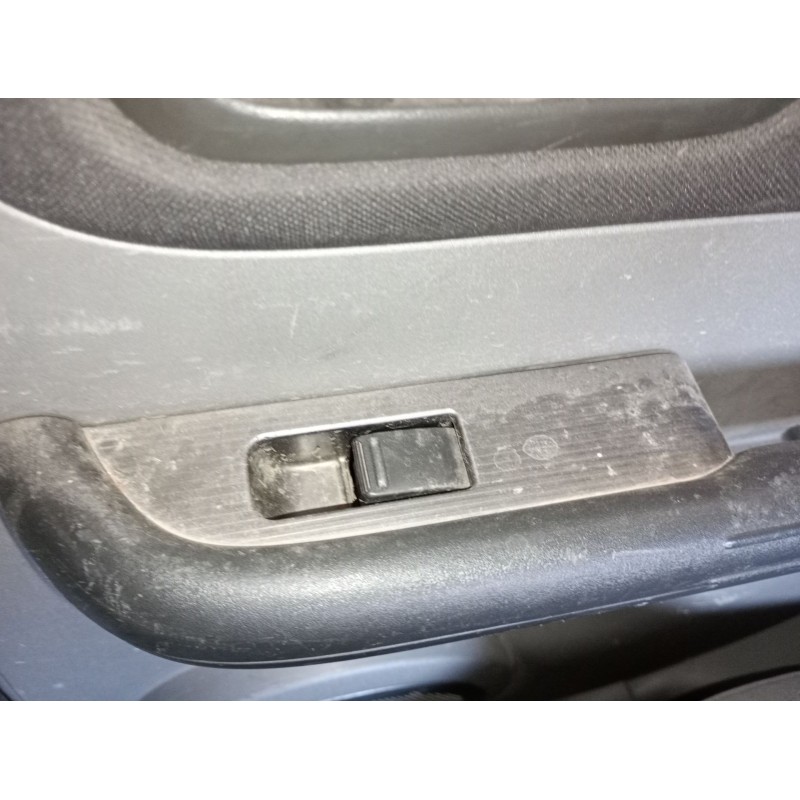 Recambio de mando elevalunas trasero derecho para nissan x-trail (t30) comfort referencia OEM IAM 0  