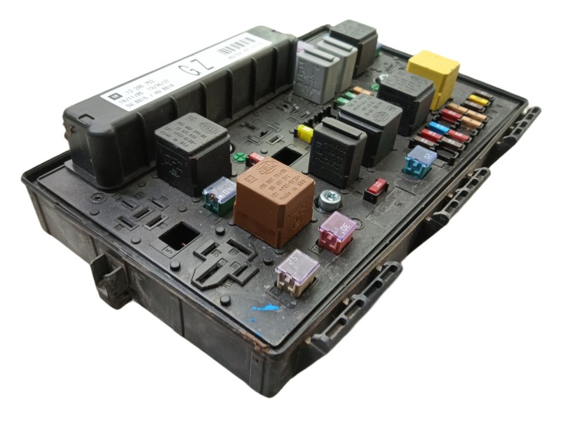 Recambio de caja reles / fusibles para opel zafira b cosmo referencia OEM IAM 13206752 5DK00866829 