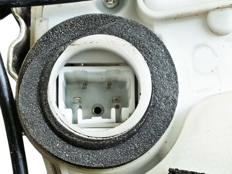 Recambio de cerradura puerta trasera izquierda para toyota prius (_w3_) 1.8 hybrid (zvw3_) referencia OEM IAM   