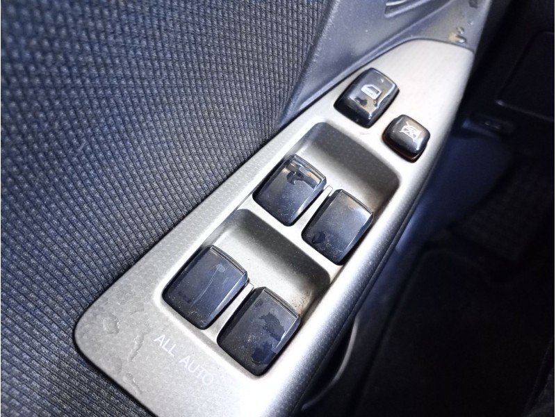 Recambio de mando elevalunas delantero izquierdo para toyota corolla (e12) 2.0 d-4d sol berlina referencia OEM IAM   