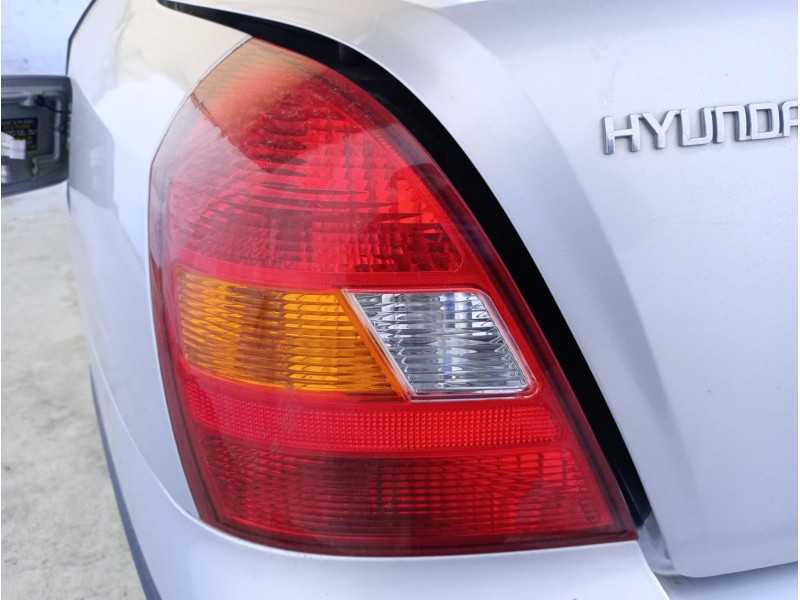 Recambio de piloto trasero izquierdo para hyundai elantra (xd) 1.6 gls (4-ptas.) referencia OEM IAM   